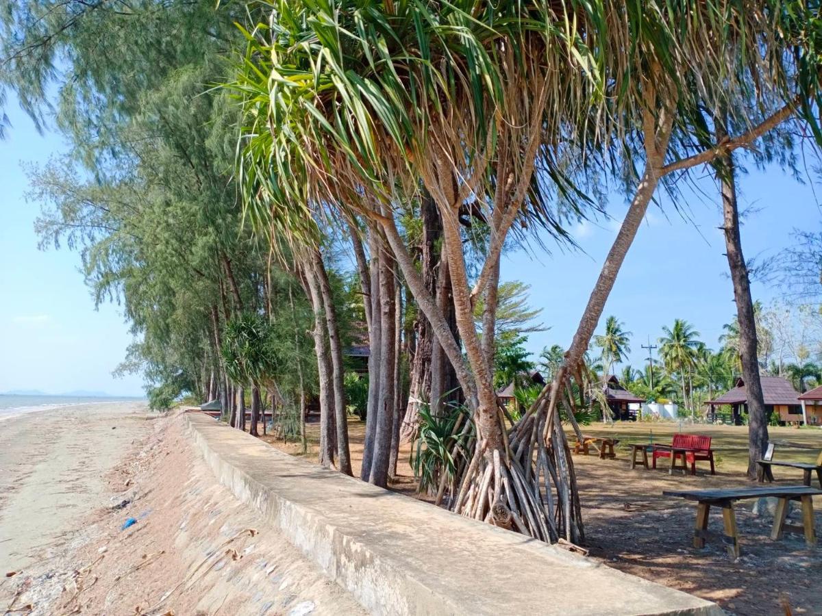 The Chevalley Beach Resort Satun Exterior photo