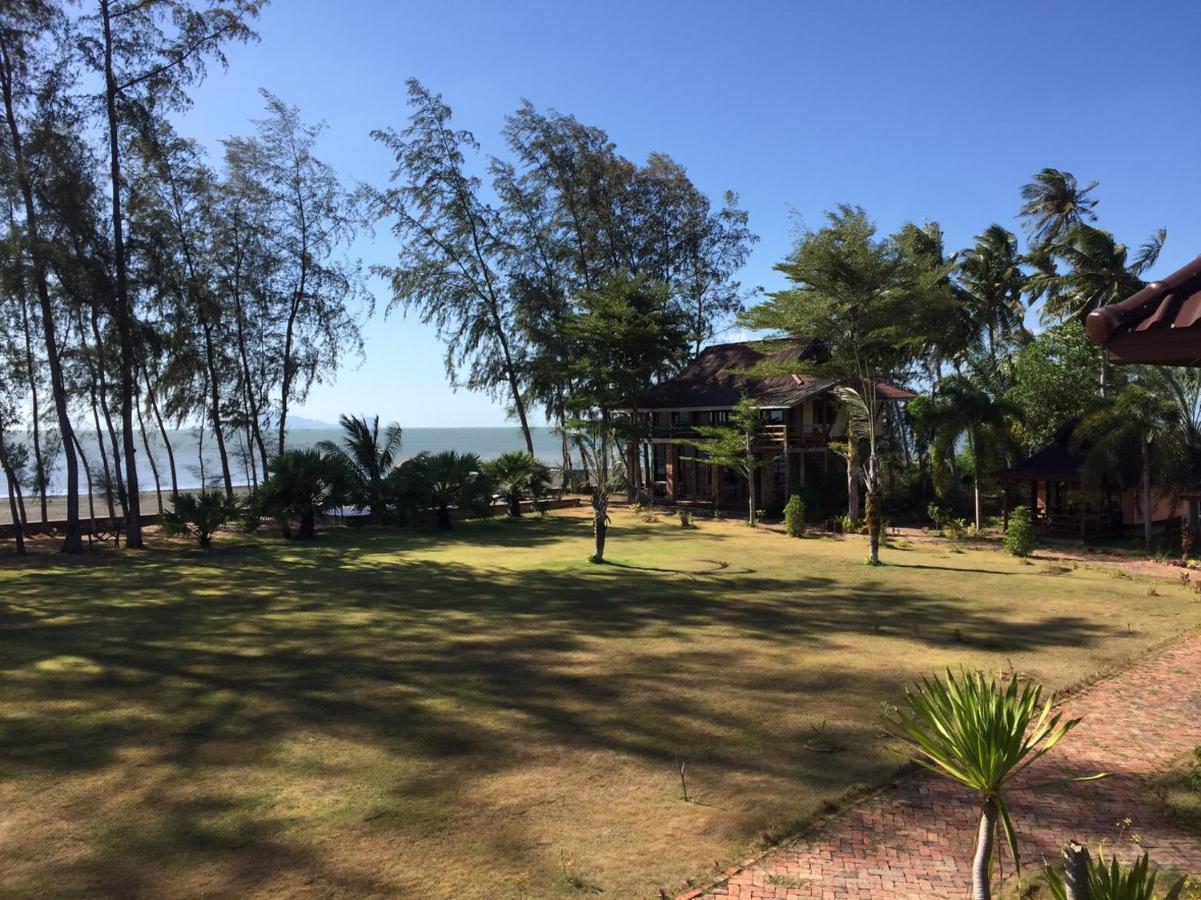 The Chevalley Beach Resort Satun Exterior photo
