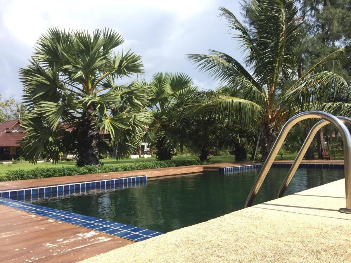 The Chevalley Beach Resort Satun Exterior photo