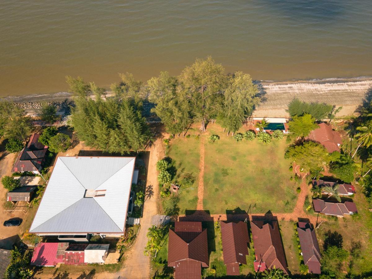 The Chevalley Beach Resort Satun Exterior photo
