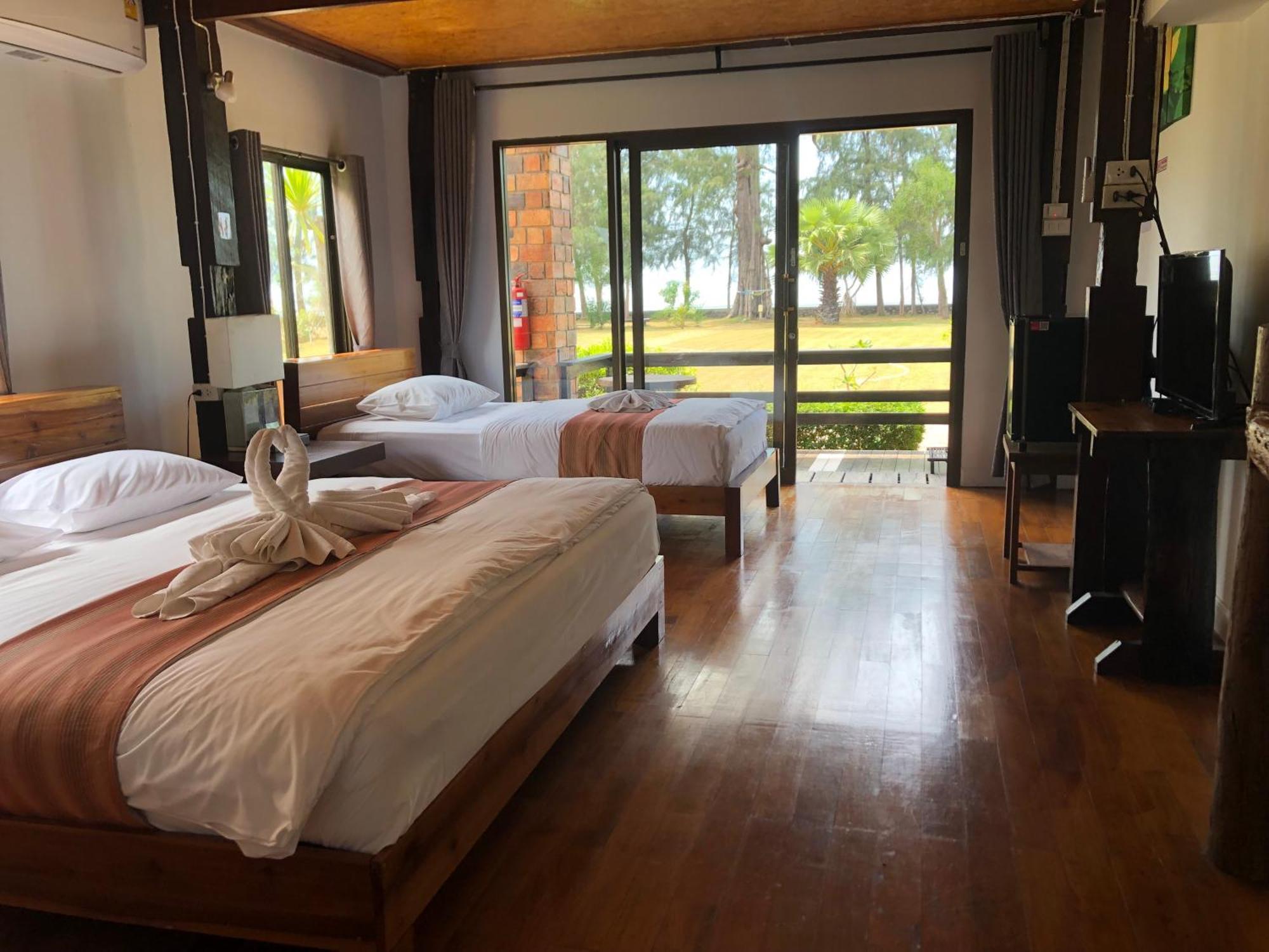 The Chevalley Beach Resort Satun Exterior photo