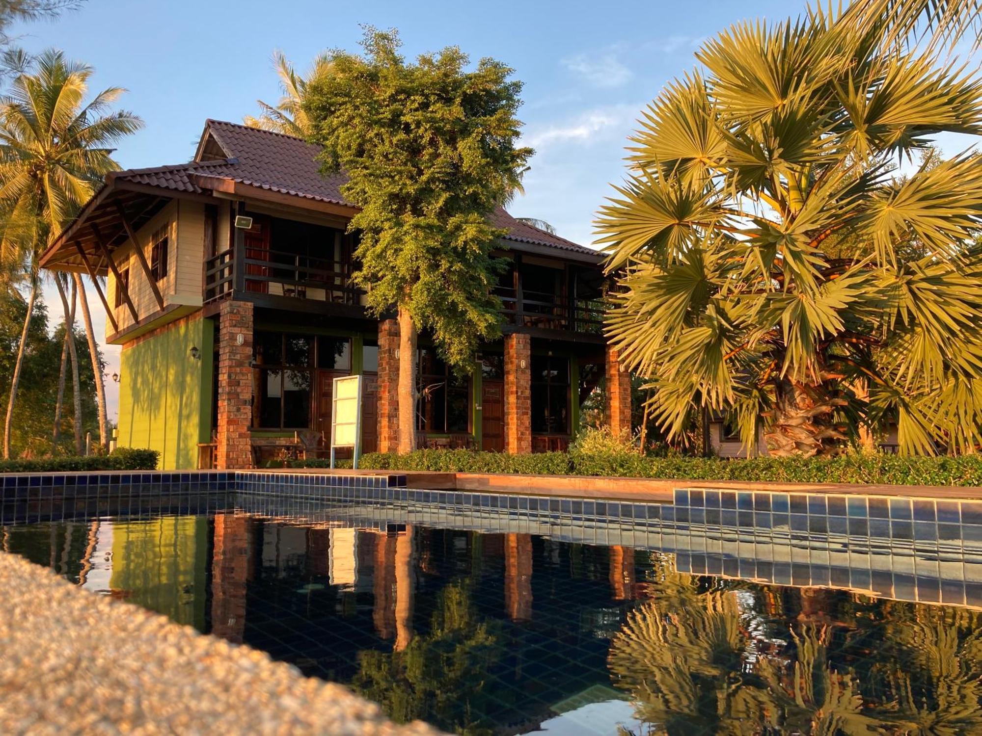 The Chevalley Beach Resort Satun Exterior photo